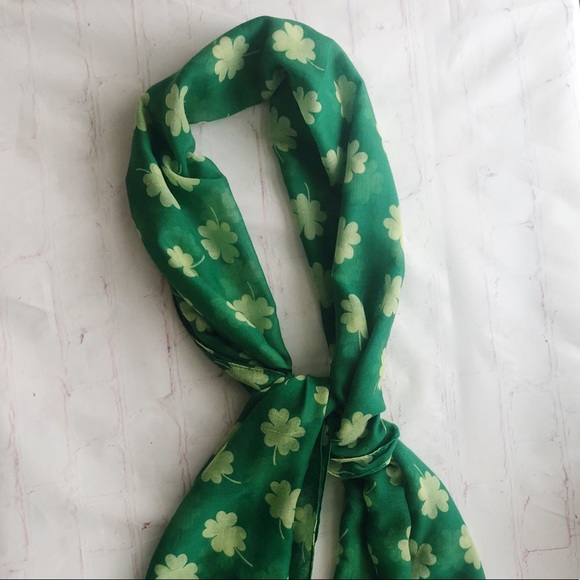 Accessories - 💐5/$25!💐 4 leaf clover scarf Irish